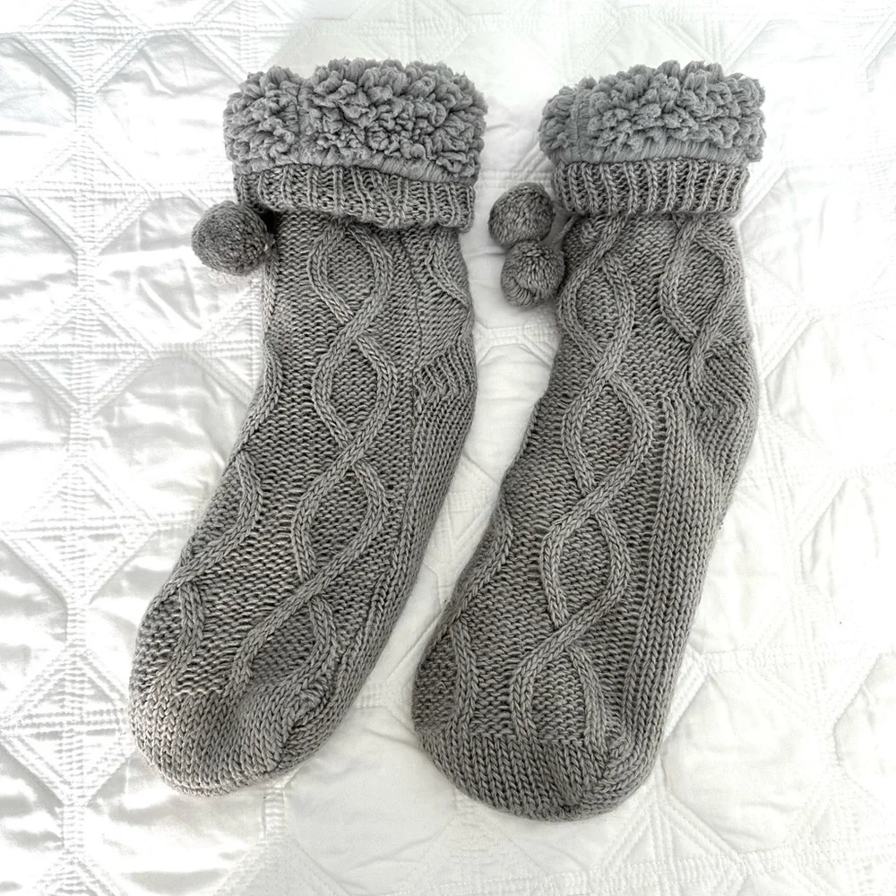 Muk Luks Cable Knit Slipper Socks Gray L/XL – Warm & Cozy